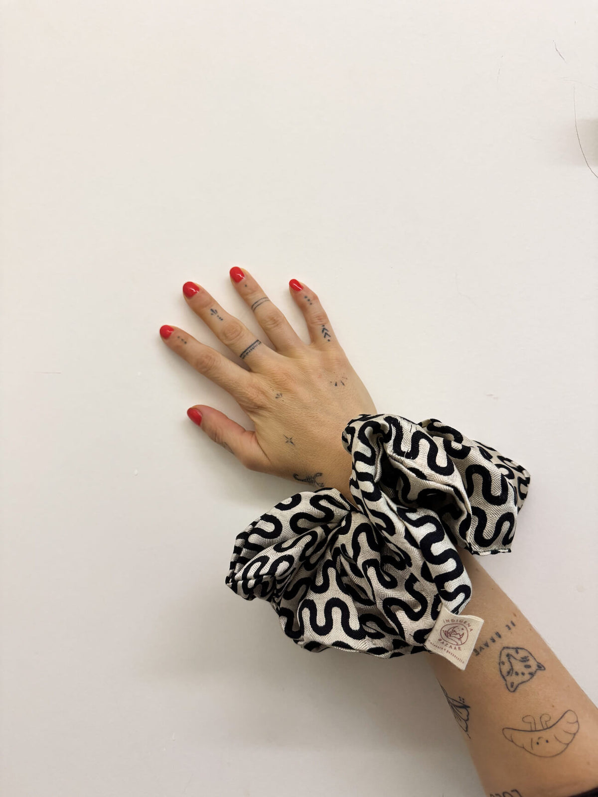 SCRUNCHIE SETA -BLACK+WHITE