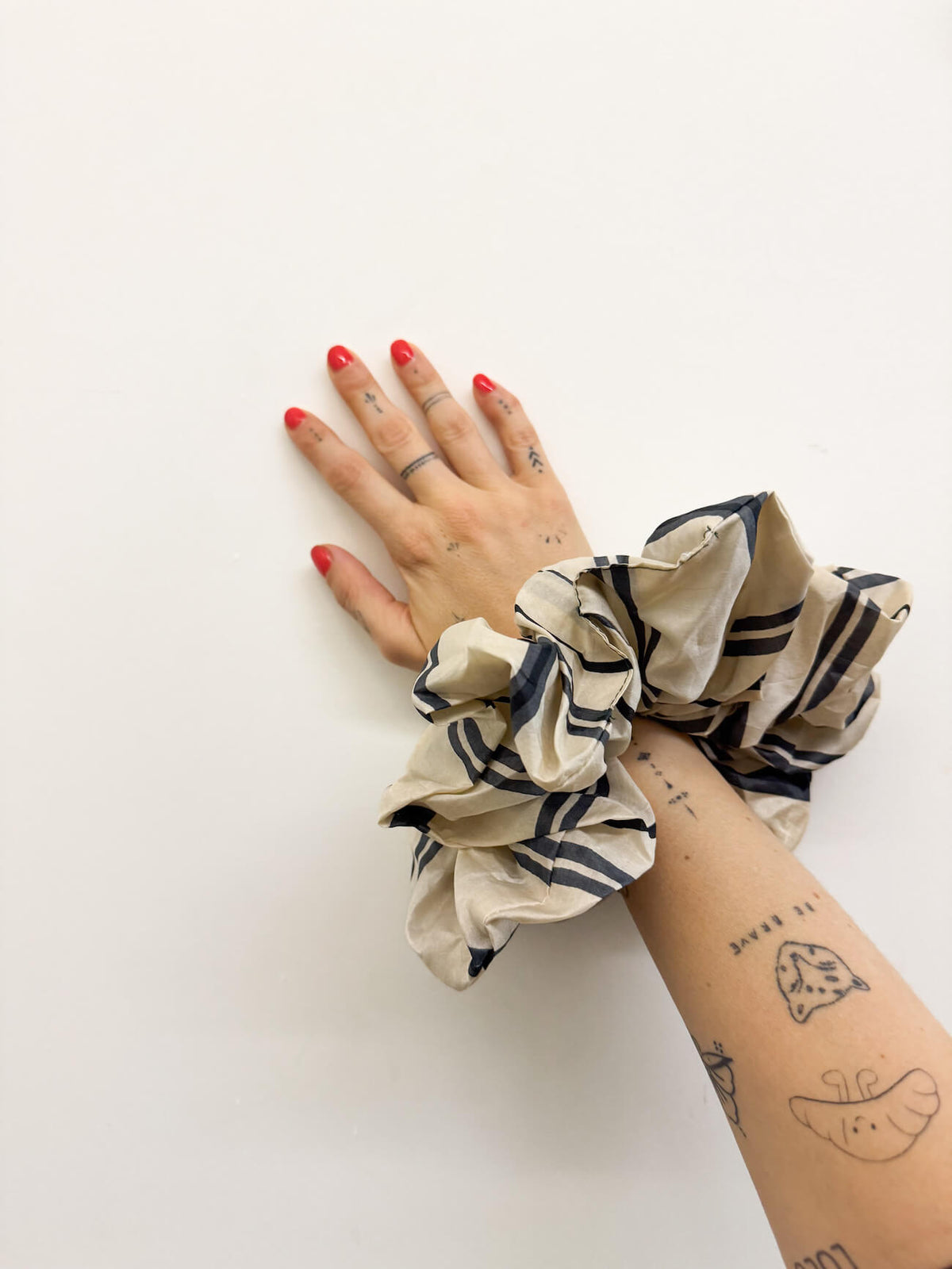 SCRUNCHIE SETA - LIQUIRIZIA